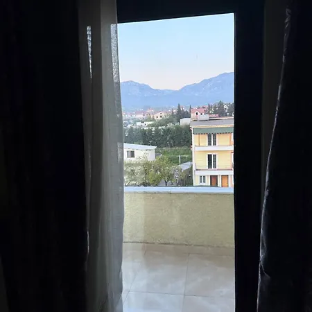 Pensión With Garden View