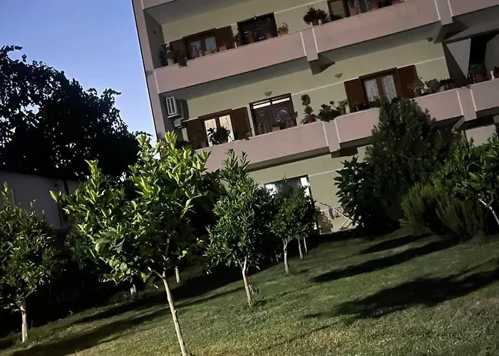 Vendégház With Garden View Kamëz